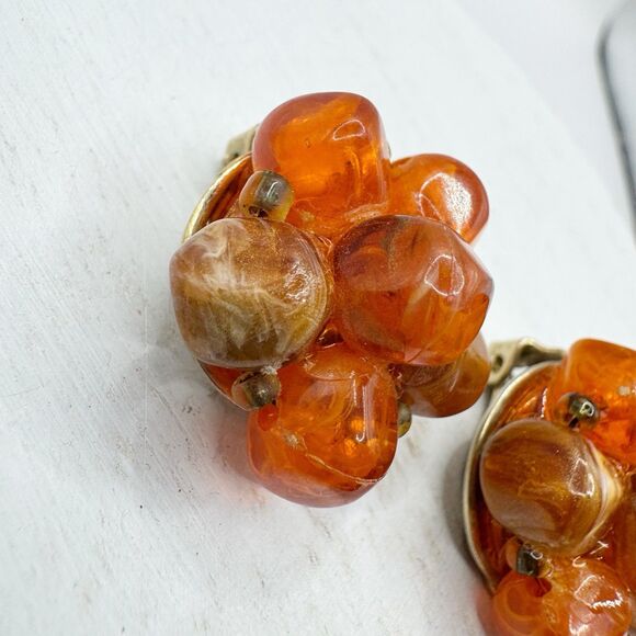 KRAMER Vintage Orange Beaded Floral Earrings Clip On Clustered Gold Tone Classic - Picture 3 of 11